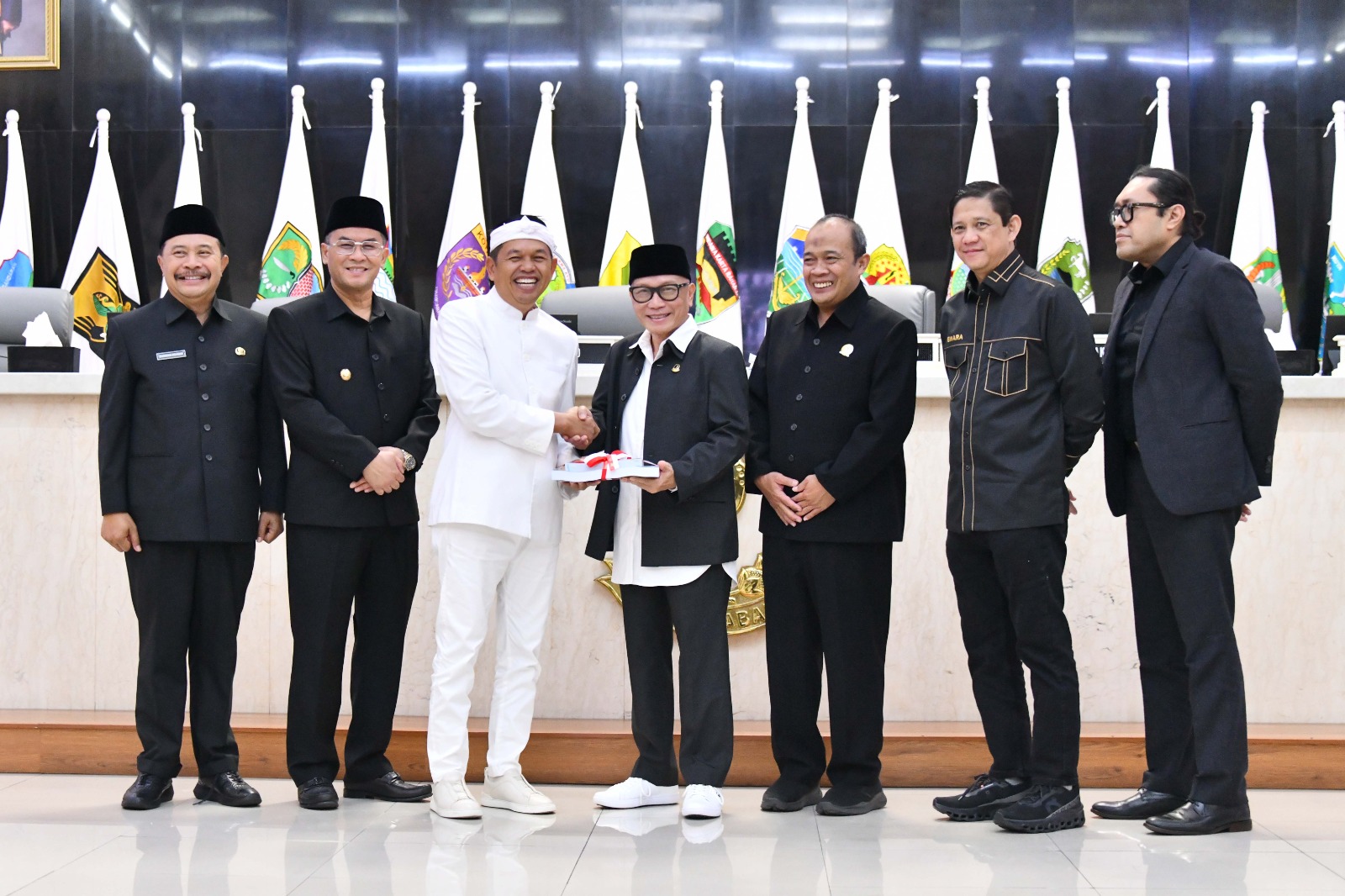 Gubernur Dedi Mulyadi Sampaikan LKPJ 2024  Apresiasi kepada Bey Machmudin