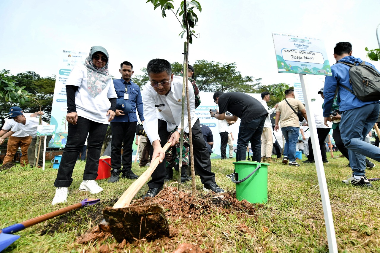 Bersama Menteri LH, Wagub Erwan Lakukan Penanaman Pohon dan Uji Emisi Kendaraan di Rest Area KM88