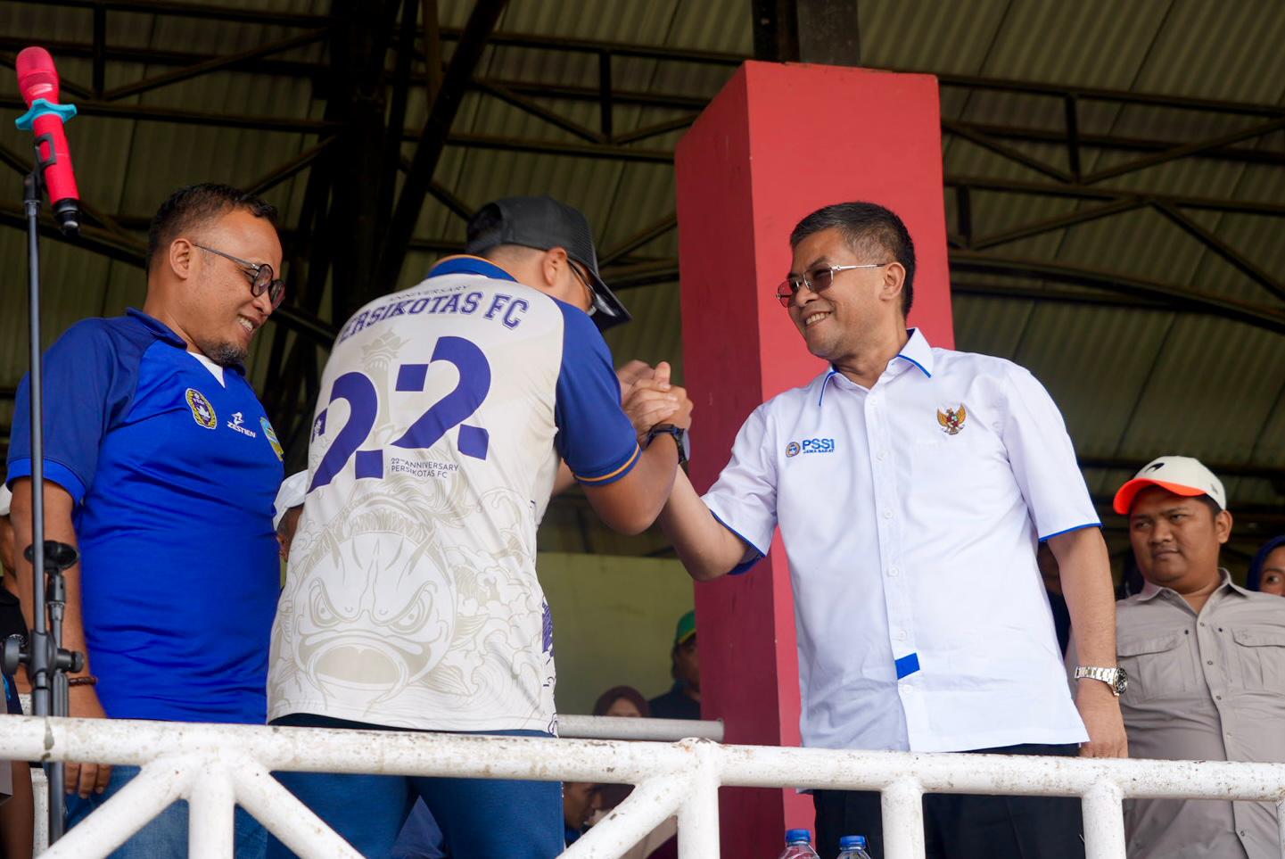 Saksikan Final Piala Soeratin Kota Tasikmalaya, Wagub Erwan: Banyak Pesepak Bola Muda Bertalenta