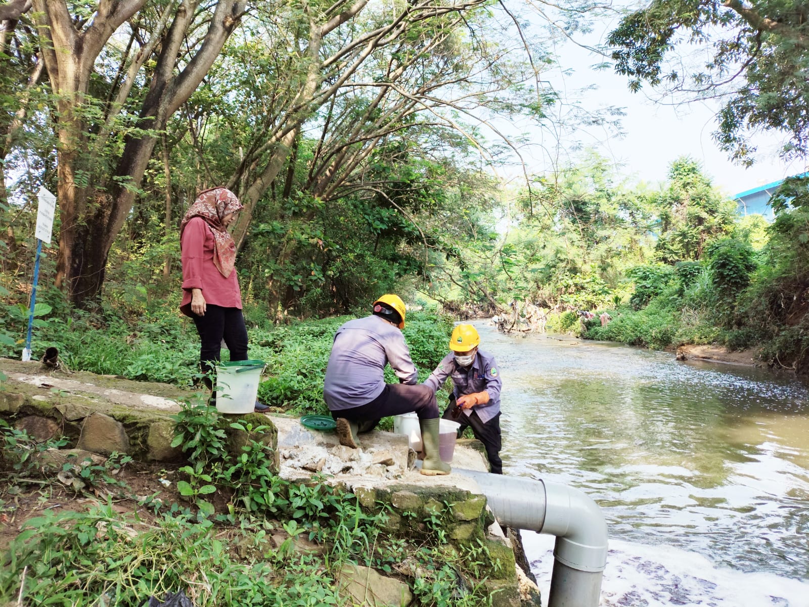DLH Jabar Sidak ke Sungai Cilemahabang, Telusuri Sumber Pencemaran