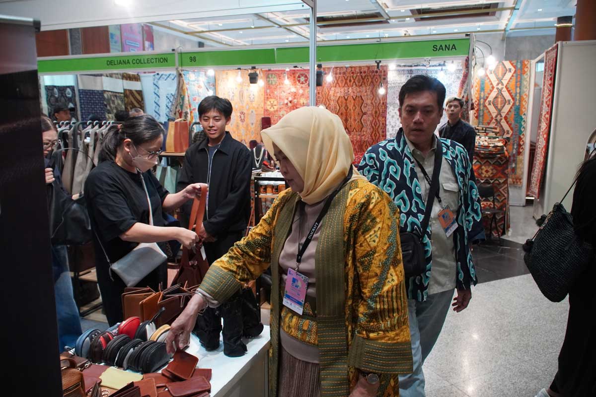 Produk Kerajinan Jabar Diserbu Pembeli di Inacraft 2026