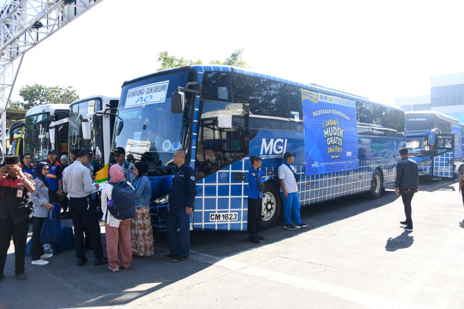 Wagub Erwan Lepas 3.000 Peserta Mudik Gratis 2026 di Terminal Leuwipanjang