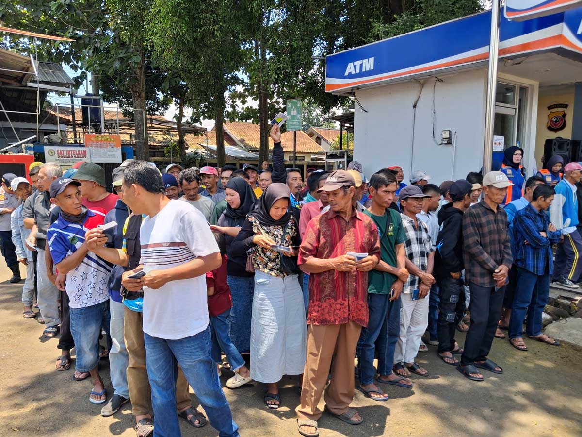 Kompensasi bagi Pengemudi Angkutan Tradisional Disalurkan, Setiap Orang Dapat Rp1,4 Juta