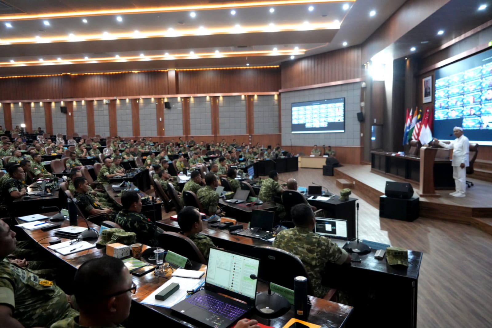 KDM Tekankan Pentingnya Kepemimpinan Autentik di Hadapan Pasis Sesko TNI