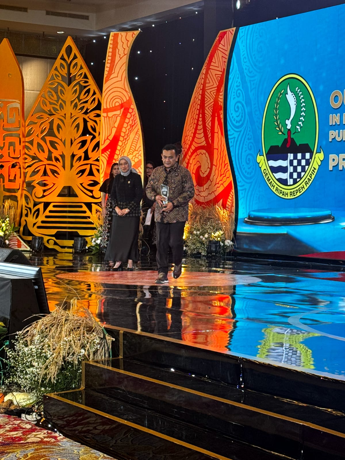 Pemprov Jabar Terima Penghargaan dari Metro TV Berkat Penerapan Transformasi Digital dan Reformasi Birokrasi