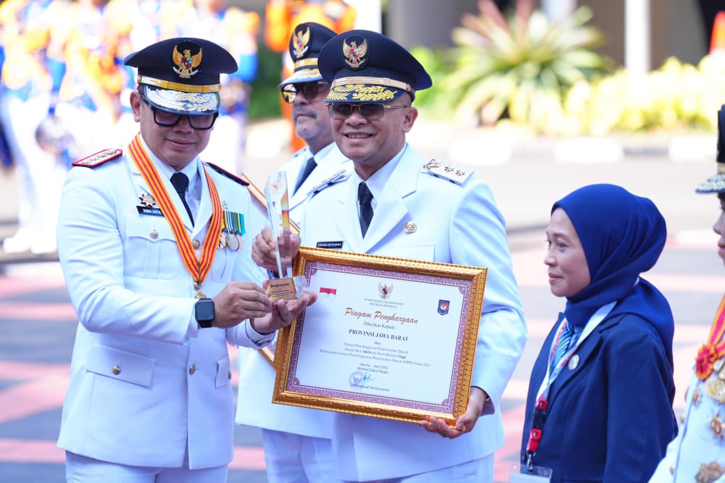 Pemprov Jabar Terima Penghargaan Penyelenggaraan Pemerintah Daerah Terbaik