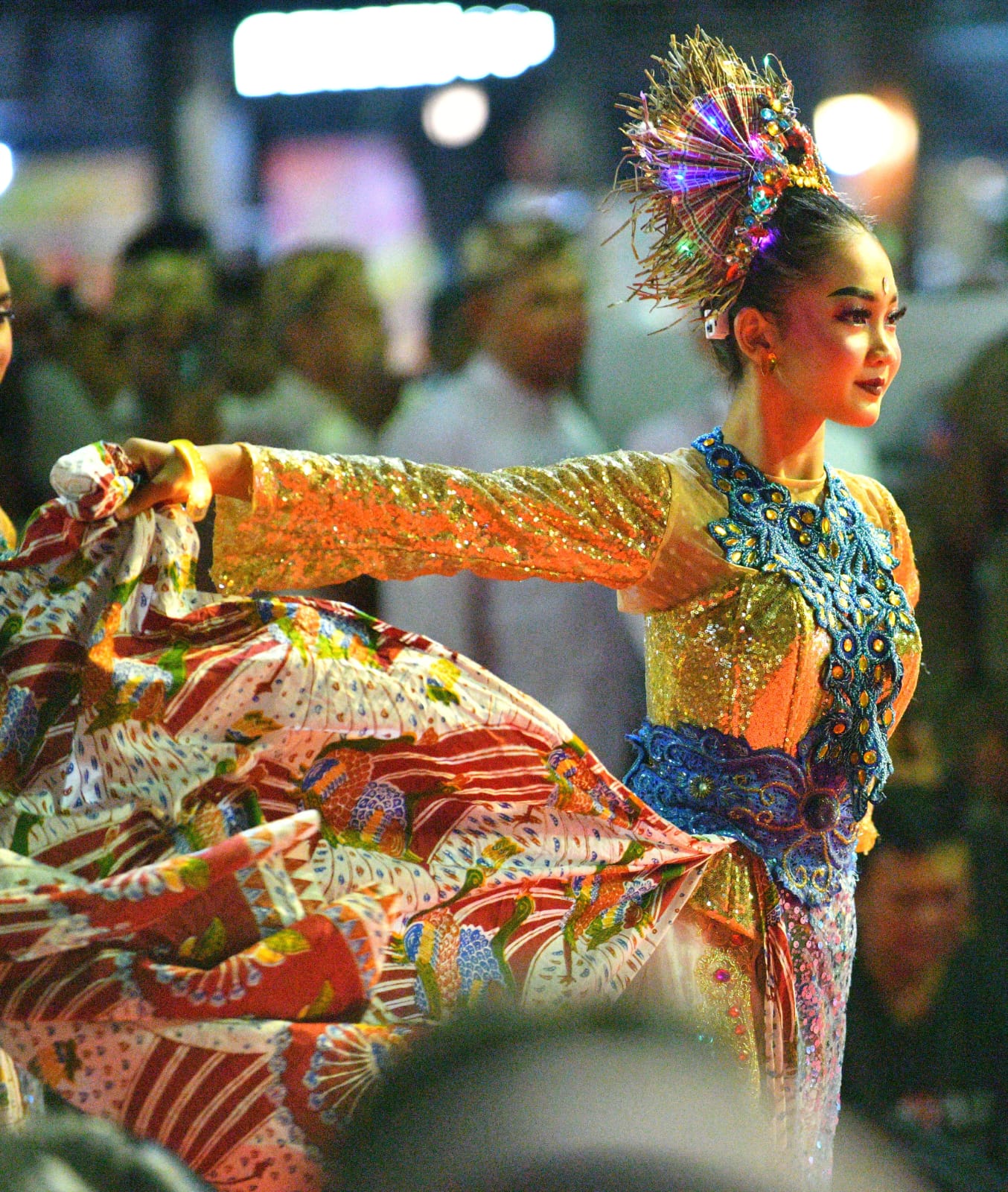 Putri-putri Cantik dan Pengawal Kerajaan Memukau Penonton Kirab Budaya di Cirebon