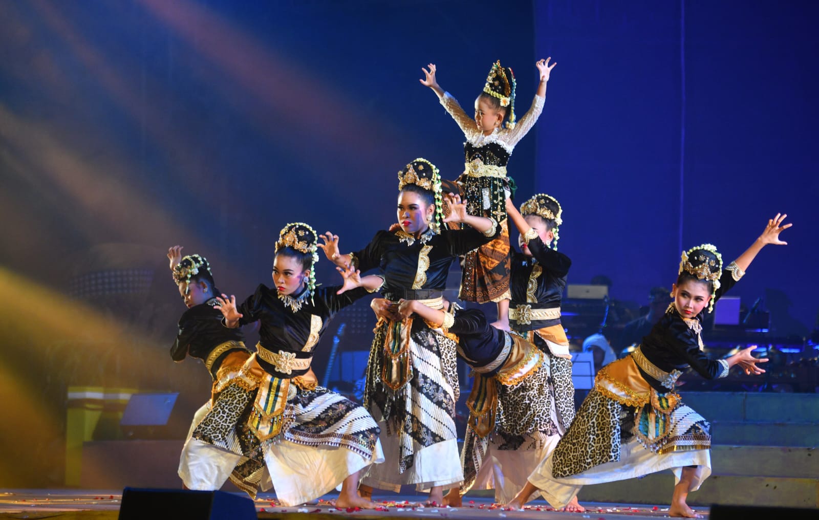 Drama Kolosal "Peuting Munggaran" Tandai Puncak Milangkala Tatar Sunda