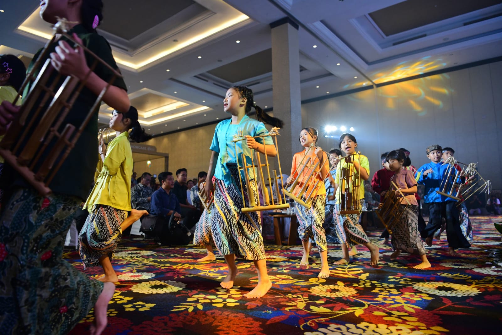 Regenerasi Budaya, Pemerintah Gandeng Pembatik Hingga Penganyam Tradisional Jadi Pengajaran di Jabar