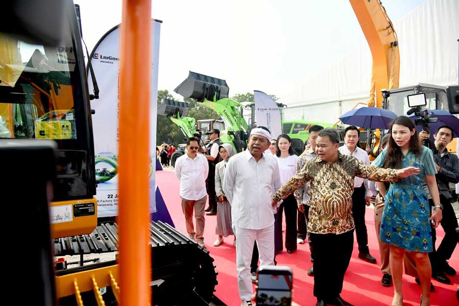Pertama di Indonesia, Gubernur KDM Letakkan Batu Pertama Pabrik Alat Berat Elektrik di Karawang