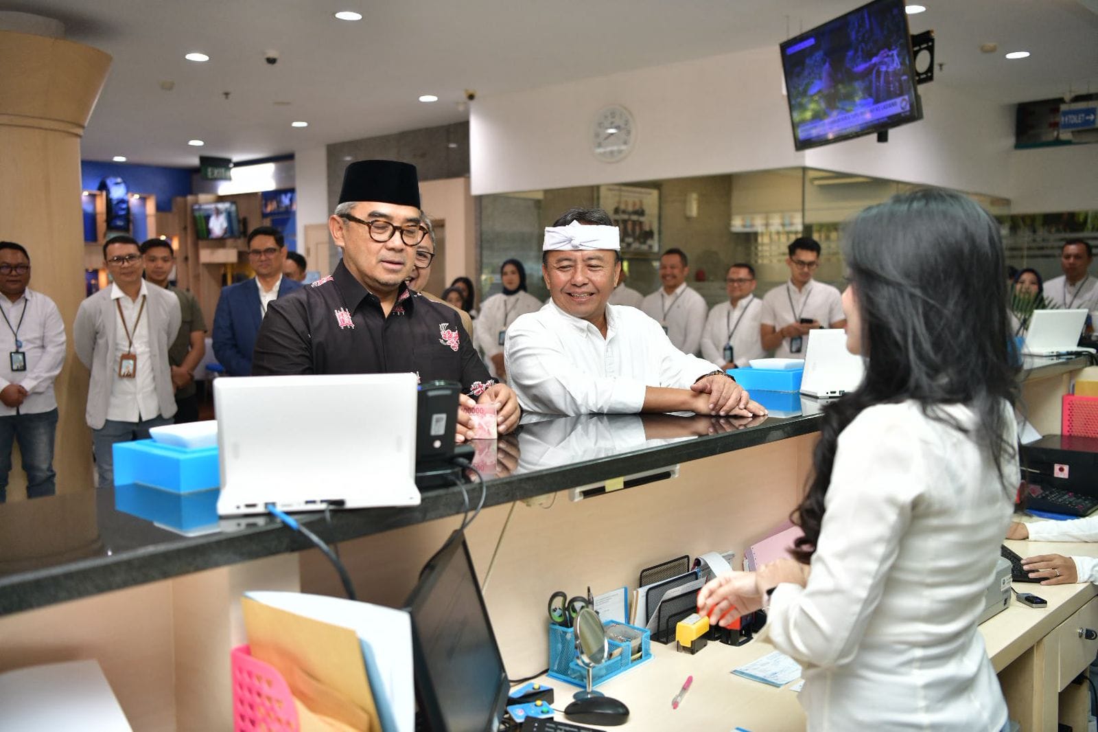 Memperingati Hari Pelanggan Nasional, Sekda Herman Dorong bank bjb Tingkatkan Pelayanan kepada Nasabah