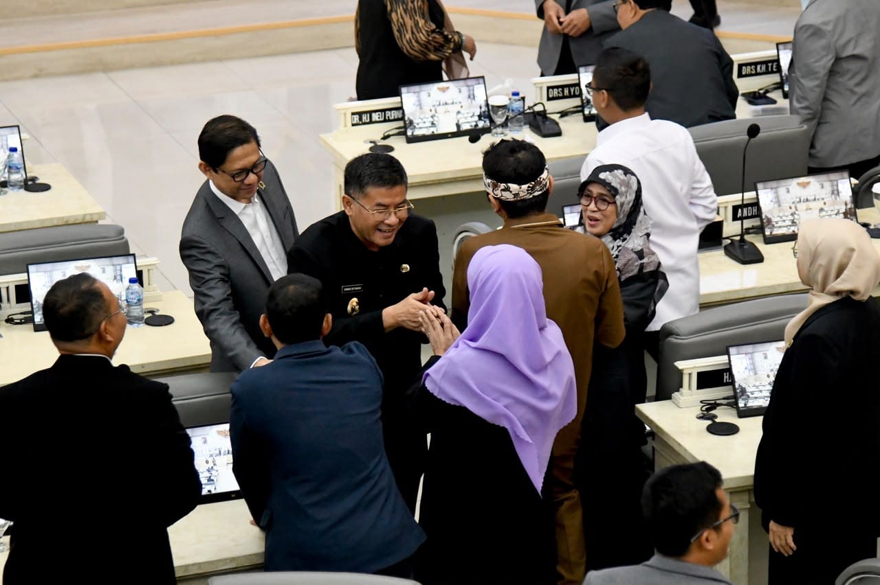 Wagub Erwan Sampaikan Dua Ranperda Strategis: Perkuat BIJB dan Efisiensikan Perangkat Daerah