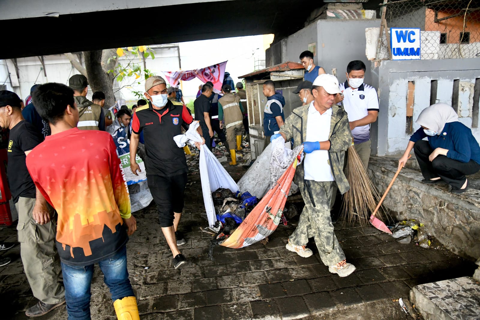 Kolong Jembatan Pasopati Harus Bersih, Sekda Herman Dorong Penanganan Sampah dari Hulu