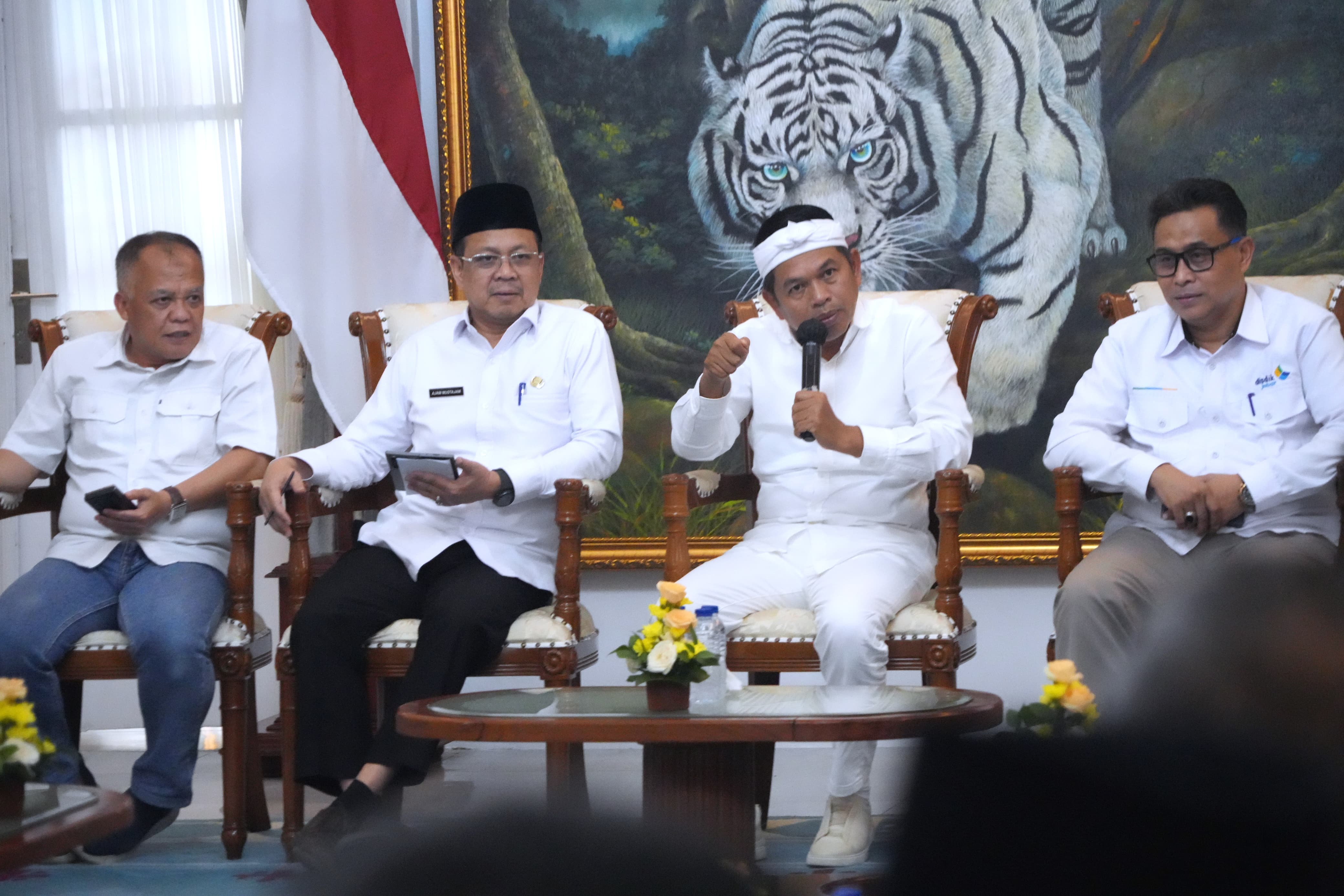 KDM Canangkan Revolusi Pendidikan Jabar  SPMB 2025 Harus Bebas Kegaduhan