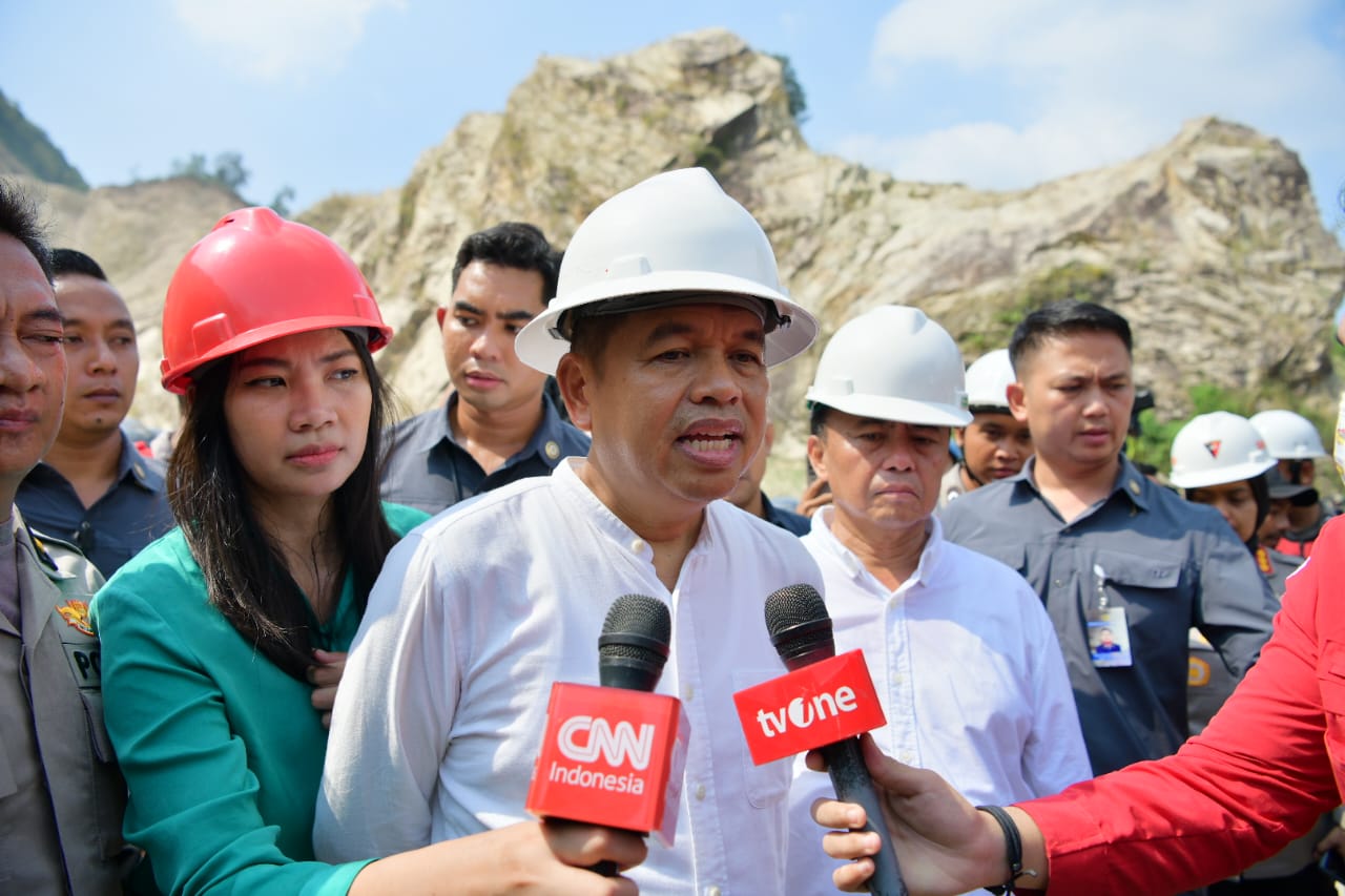 KDM Tinjau Lokasi Longsor Tambang Gunung Kuda  Beri Santunan untuk Keluarga Korban