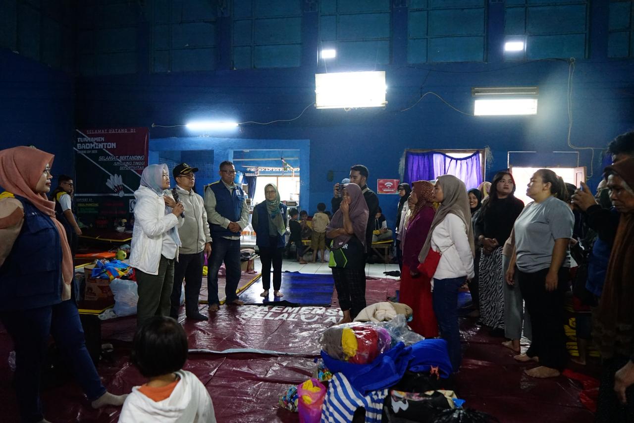 Kembalikan Semangat Pascabencana, Pengungsi di KBB Diajak Senam Hingga Menggambar