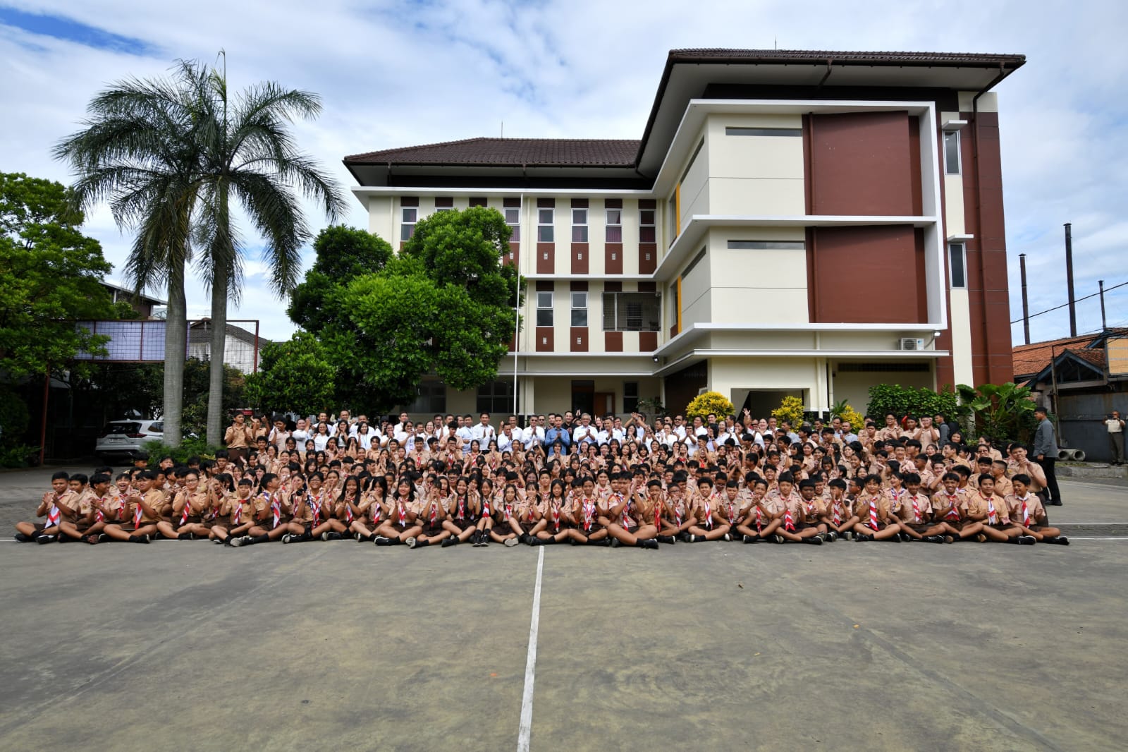 Dukung Ekskul E-Sport di Sekolah, Wapres RI dan Wagub Jabar Sambangi SMP Santa Yusuf Bandung